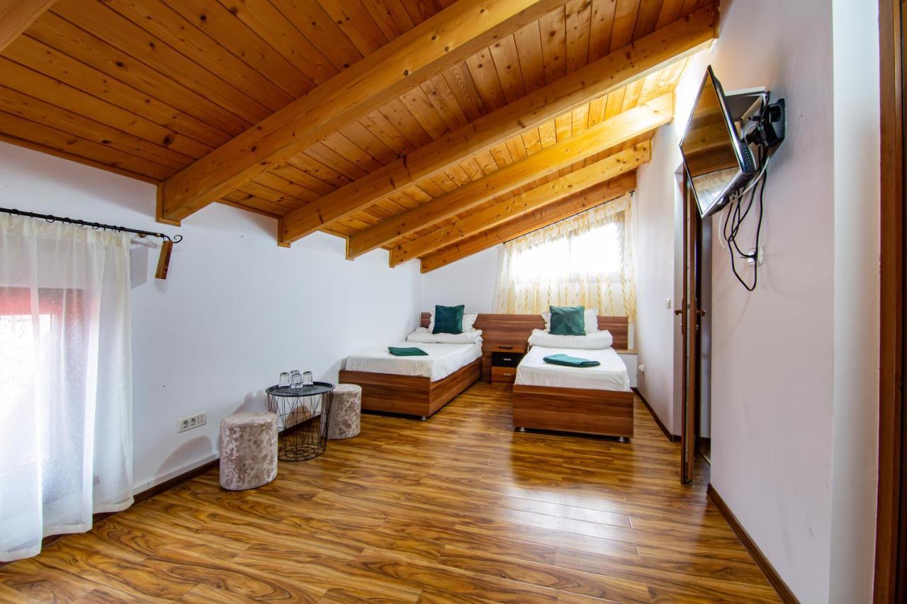 Pensiunea Pestisorul Dunavăţu de Jos Exteriör bild