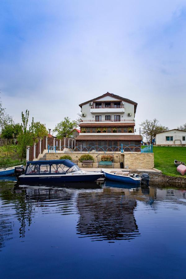 Pensiunea Pestisorul Dunavăţu de Jos Exteriör bild